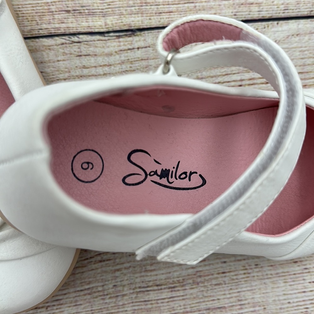 White Maryjanes in Perfect Condition Girls Size 9 - Picture 5 of 5
